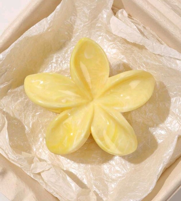 Klamra do włosów kwiat kolor bananowy