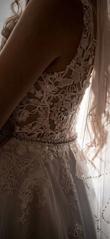 Suknia ślubna kolor bialy