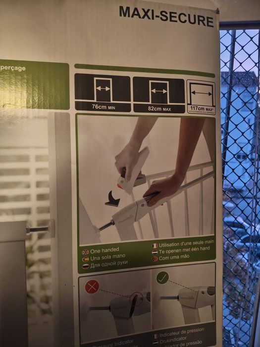 Porta de escada para bebé nova na caixa