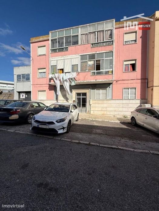 Apartamento T2 prático na Damaia de Cima