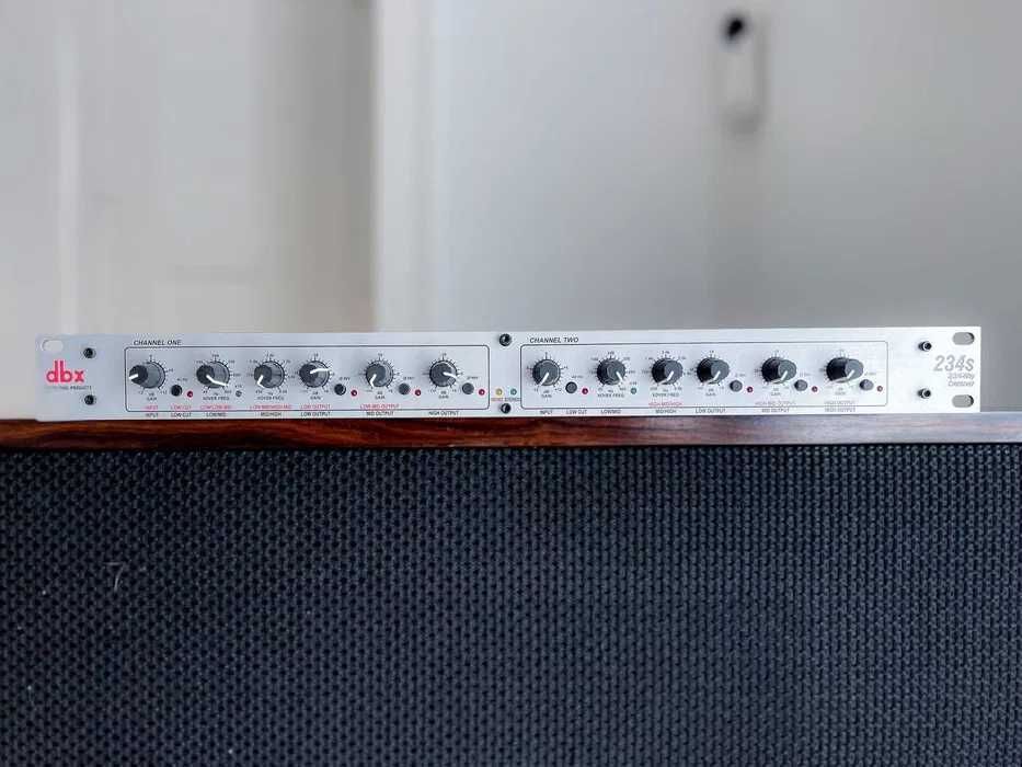 DBX 234s crossover ativo