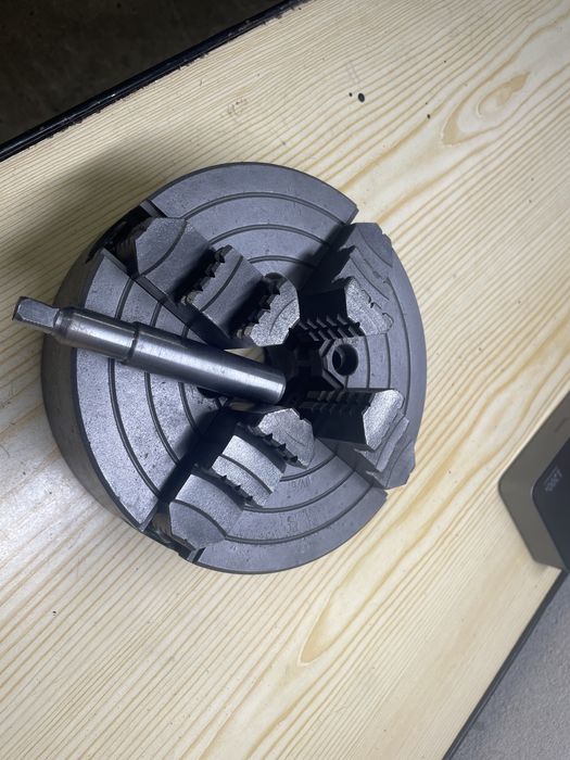 Uchwyt tokarski czteroszczękowy polski 200mm