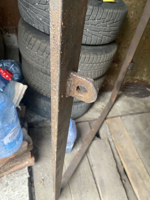 Металеві двері.