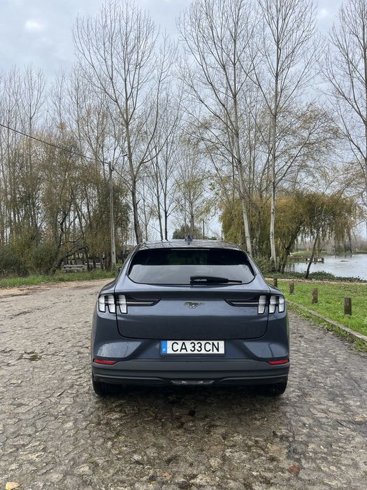 Ford Mustang Match-e Alargada