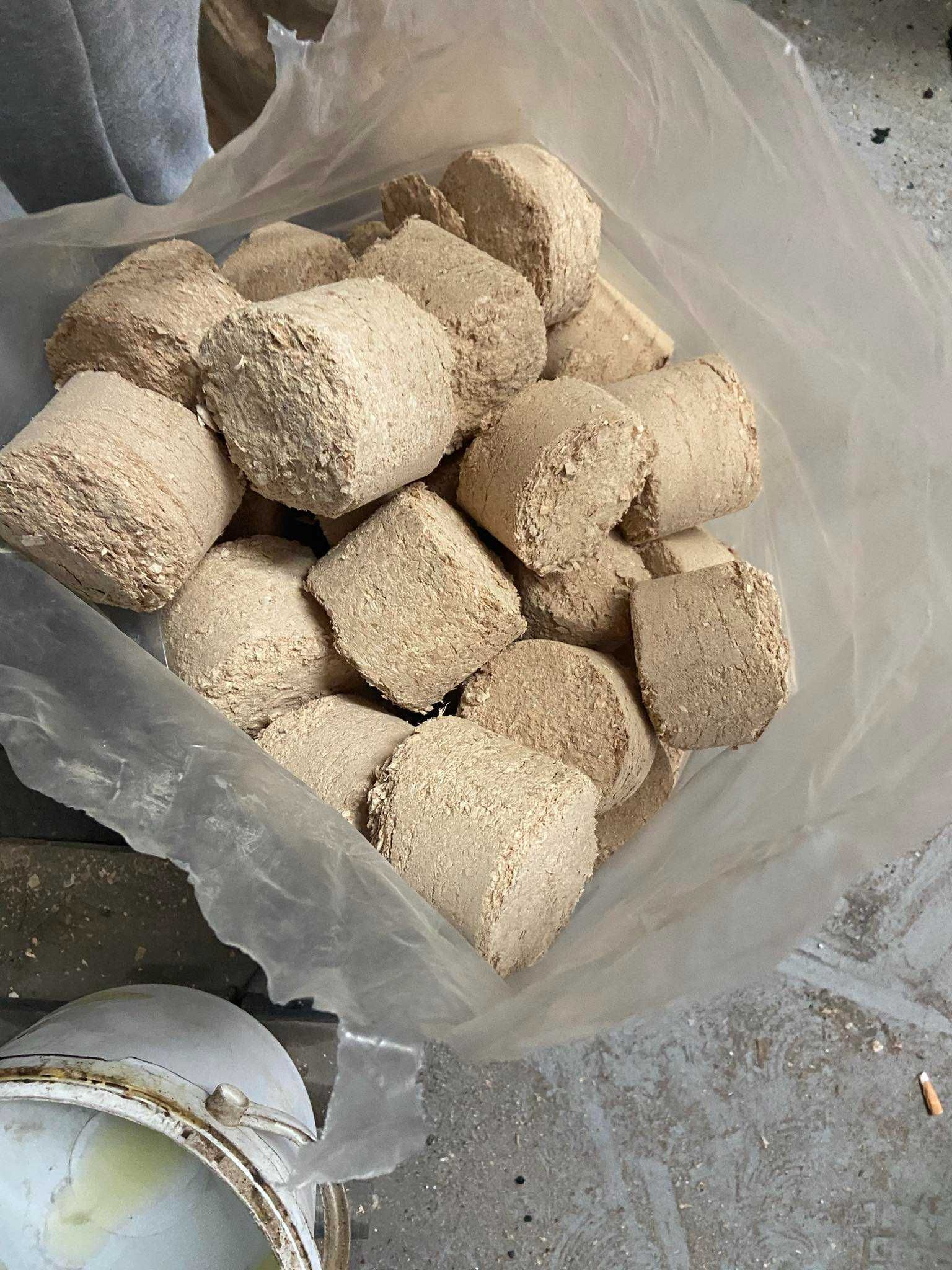 Brykiet liściasty worki lub Big-bag