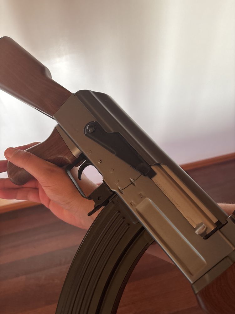 Ak 47 airsoft (fake gun)