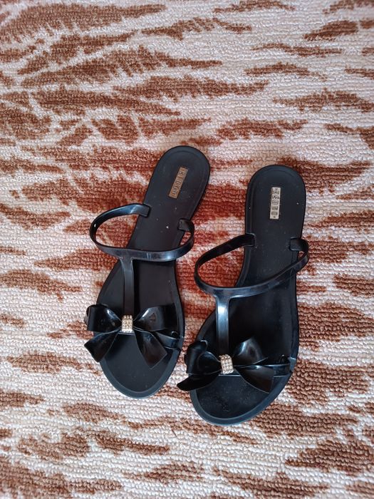 Босоніжки-шльопанці чорні 37 розмір