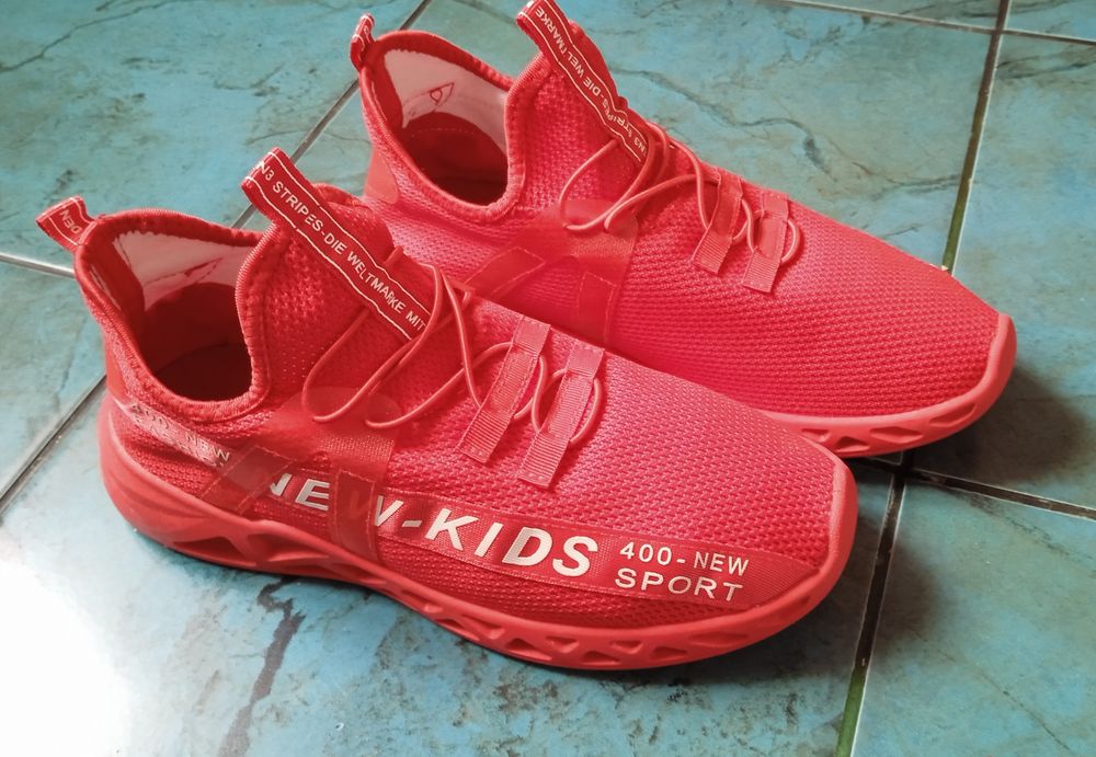 Кросівки жіночі 38р.