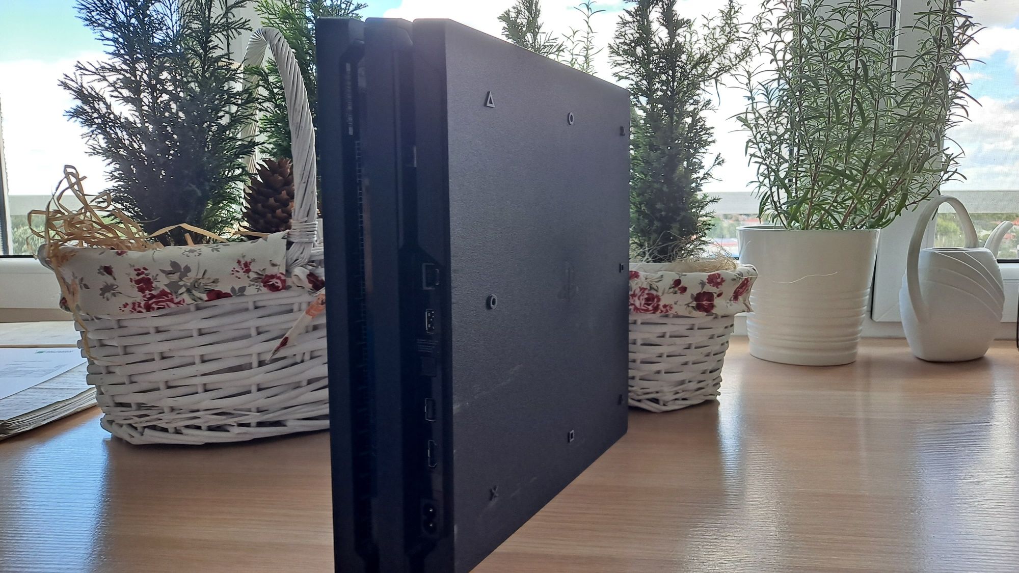 Sprzedam konsole ps4 pro