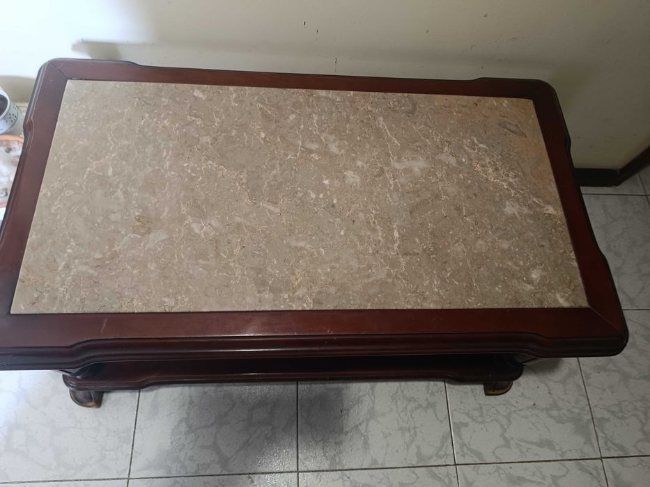 Mesa de Centro em Granito e madeira maciça