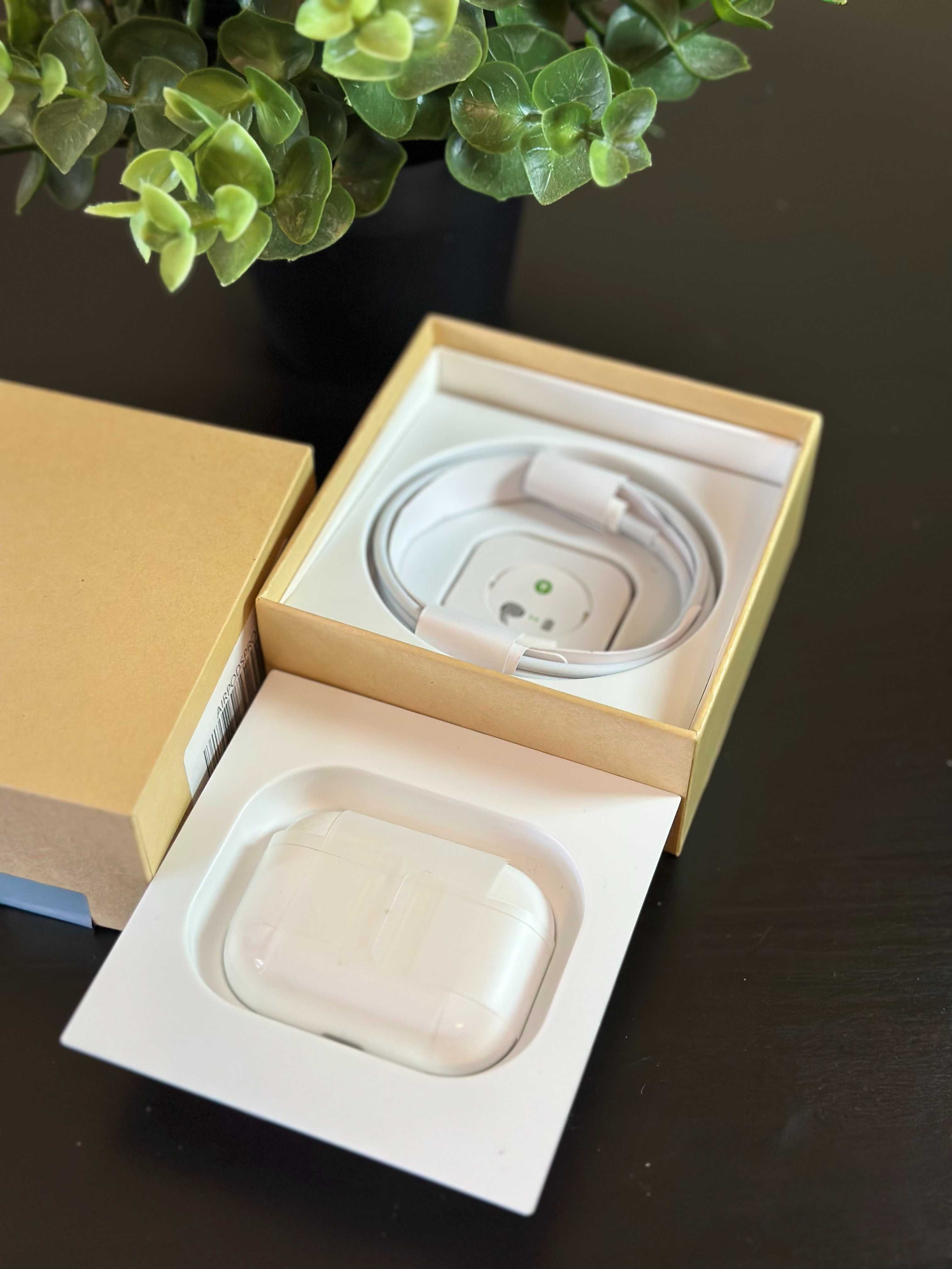 Apple AirPods Pro, 1 покоління з MagSafe (2021, оригінал)