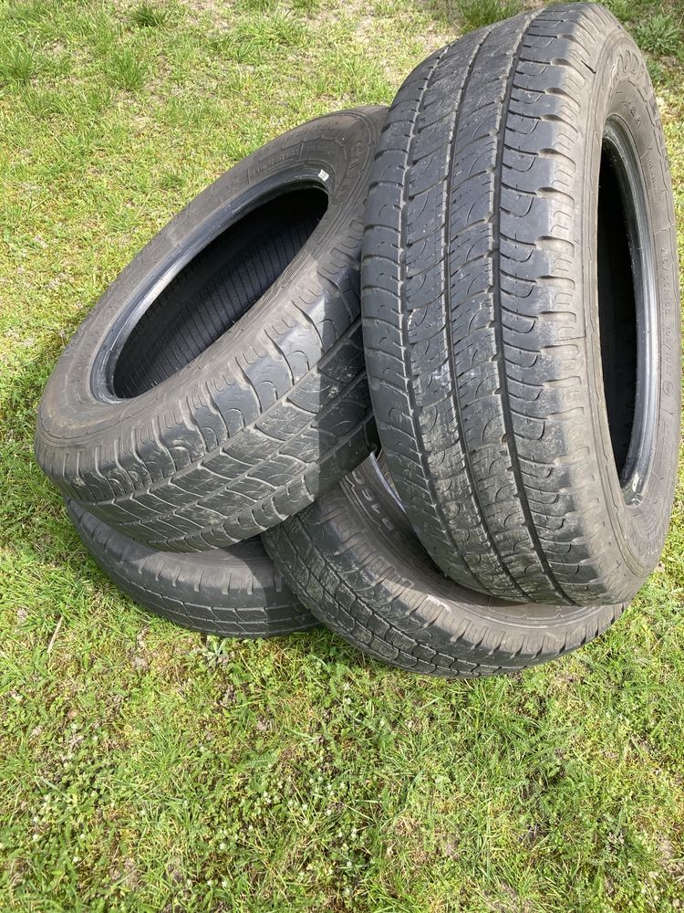 Гума Goodyear 215/65 16c