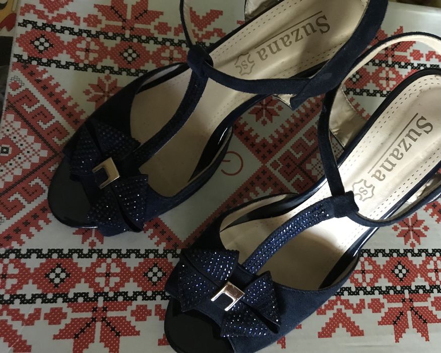 Шкіряна жіноча обув б/у; багато.