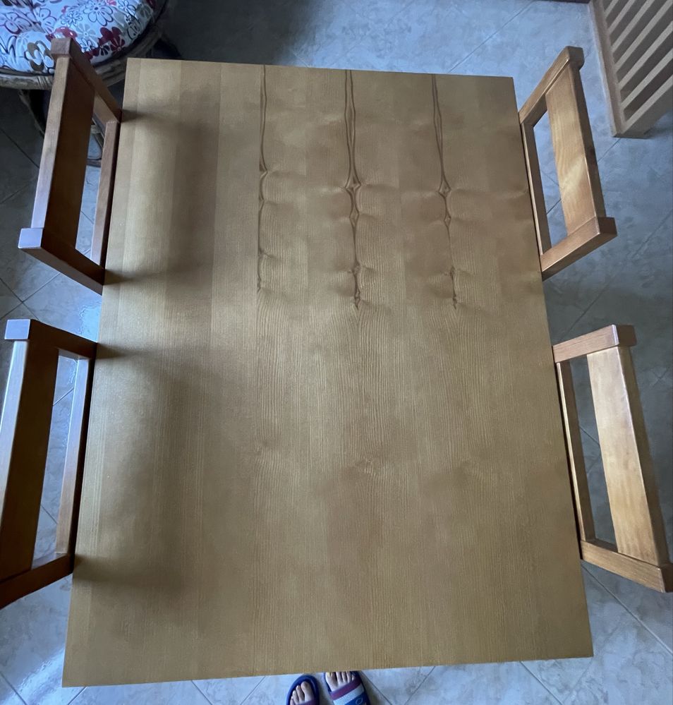 Conjunto mesa e 4 cadeiras