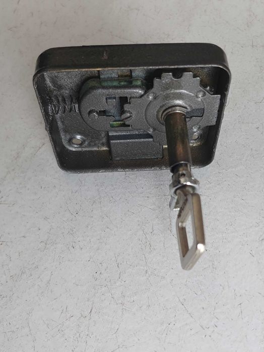 Rara Fechadura Vachette, com uma chave, vintage - France