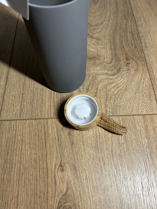 Bidon butelka na wodę 500ml vilde szklana w pokrowcu z gumy