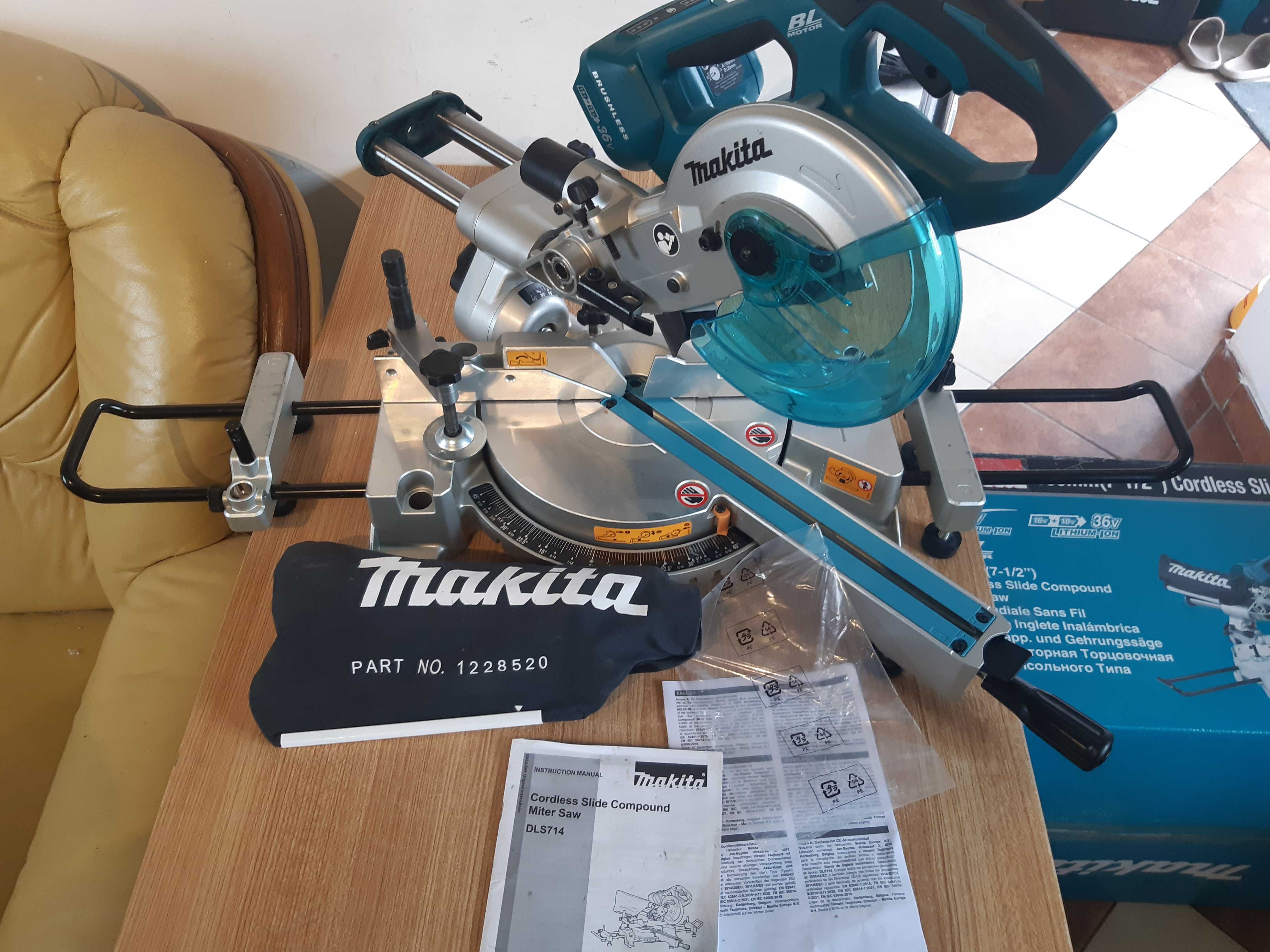 Piła Makita DLS714NZ