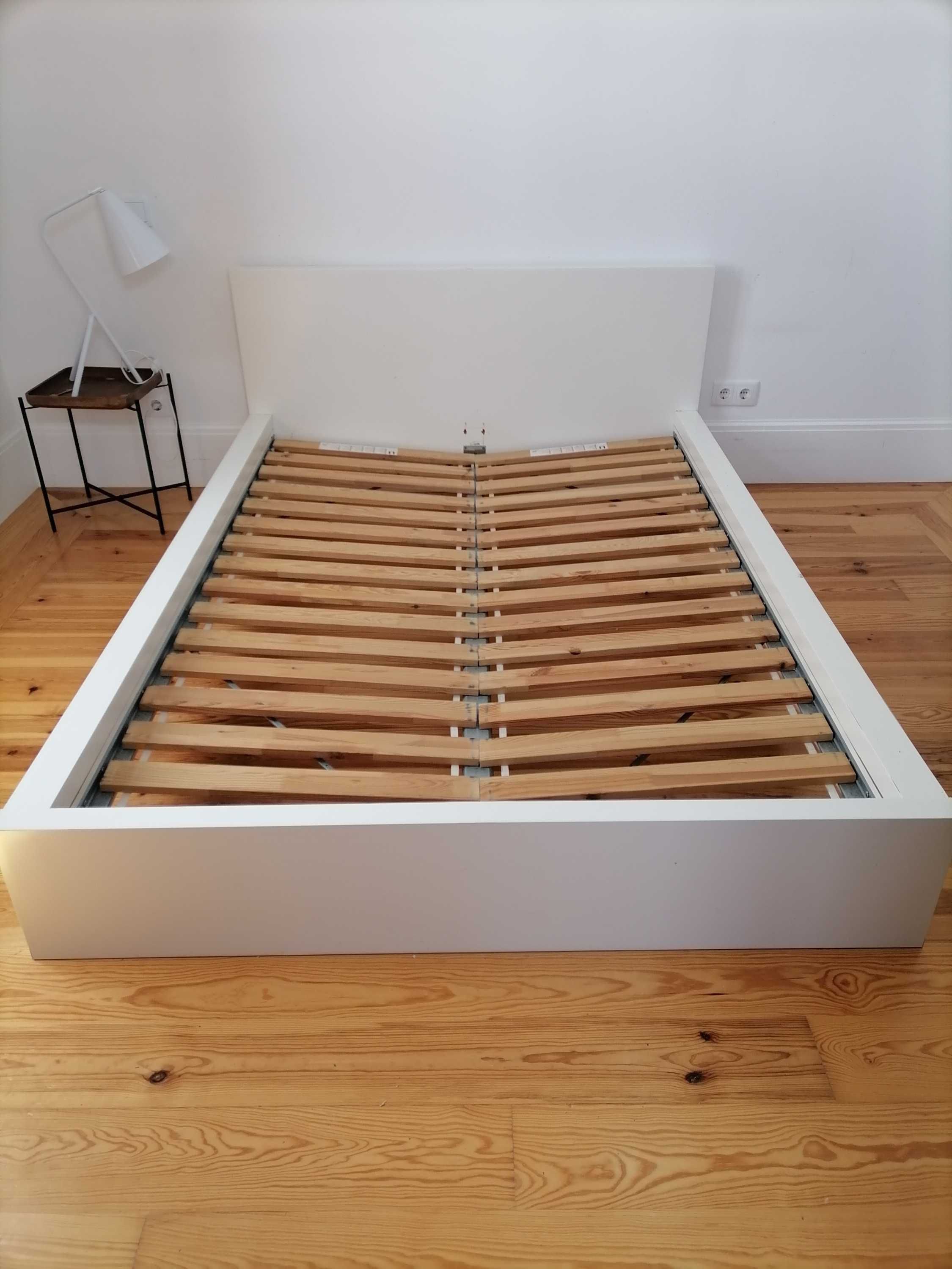Cama branca IKEA Malm 1,60 x 2,00 metros + estrado  + colchão