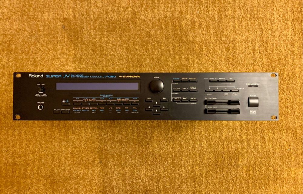 Syntezator Roland JV 1080