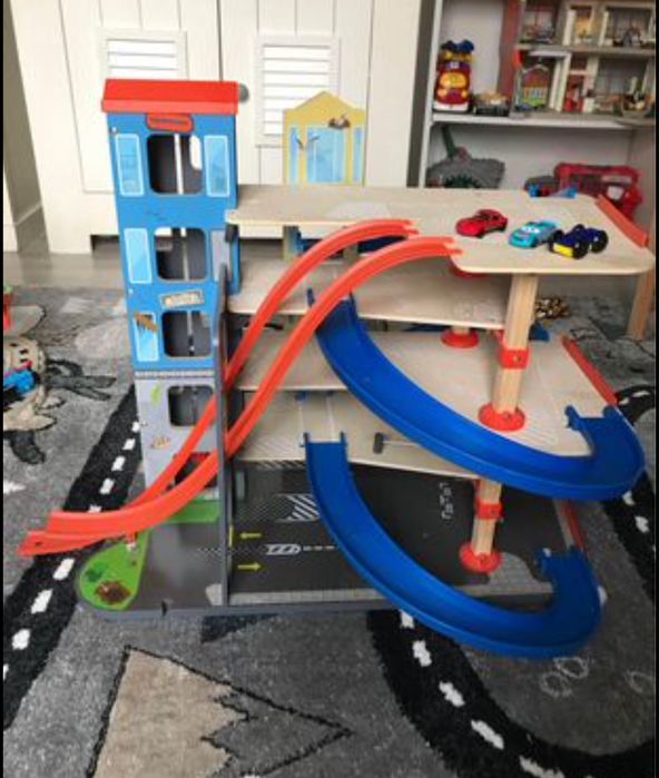 Garaz drewniany 5 poziomowy