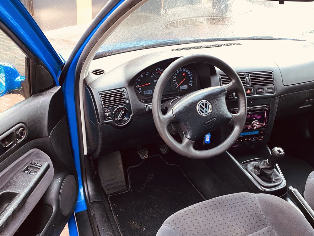 sprzedam vw golf 4  1,6sr  przeb 156 tyś  klimatyzacja