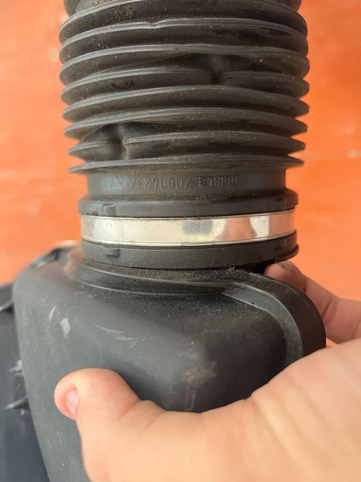 Резонатор повітря до патрубка повітряного фільтра