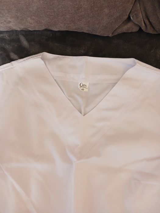 Медичне плаття біле