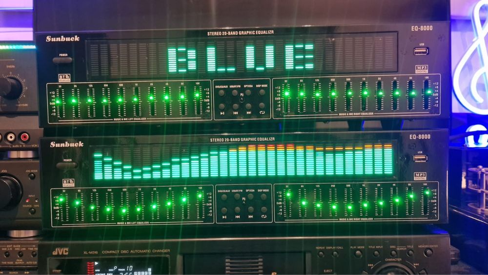 Multimedialny korektor graficzny  z analizatorem widma dźwięku