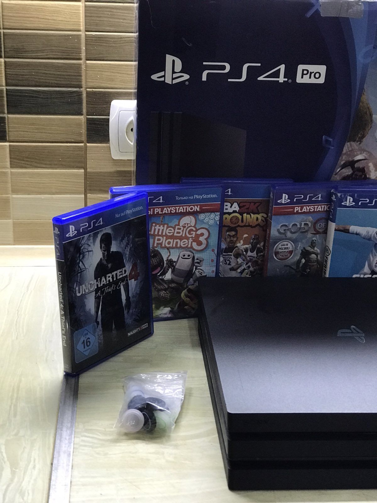 Sony PlayStation 4 Pro, в гарному стані