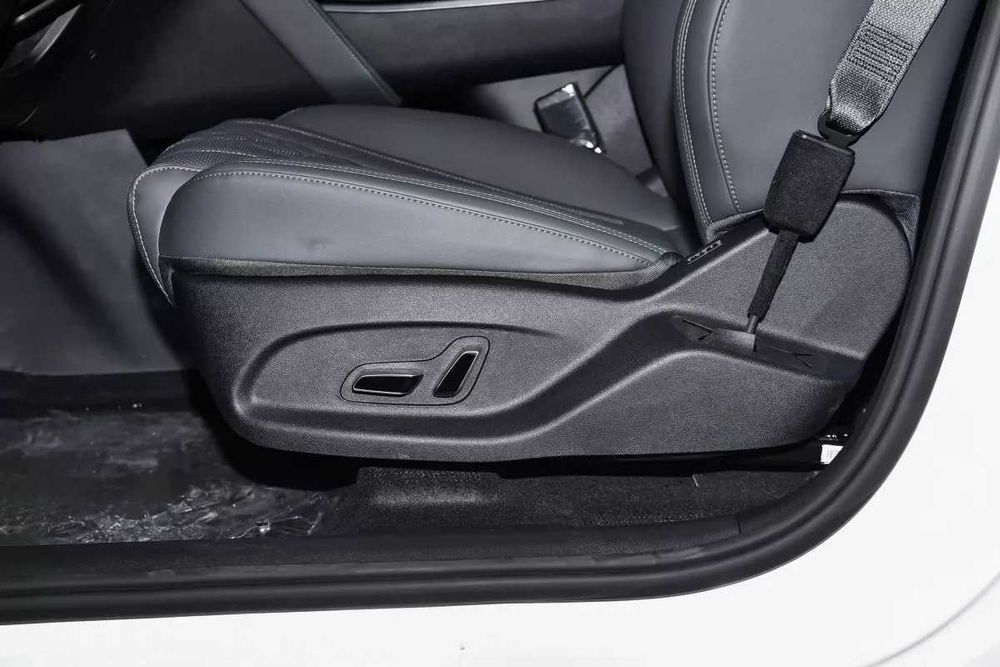 2025 BYD Song L DMi Beyond edition