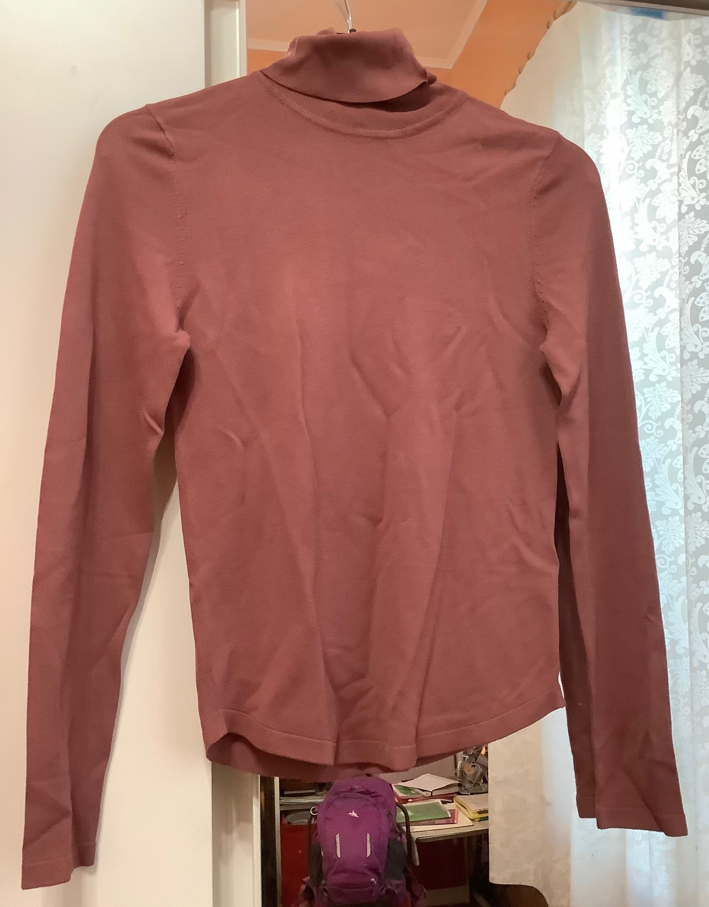 Новий темно розовый свитер гольф Zara, р. S