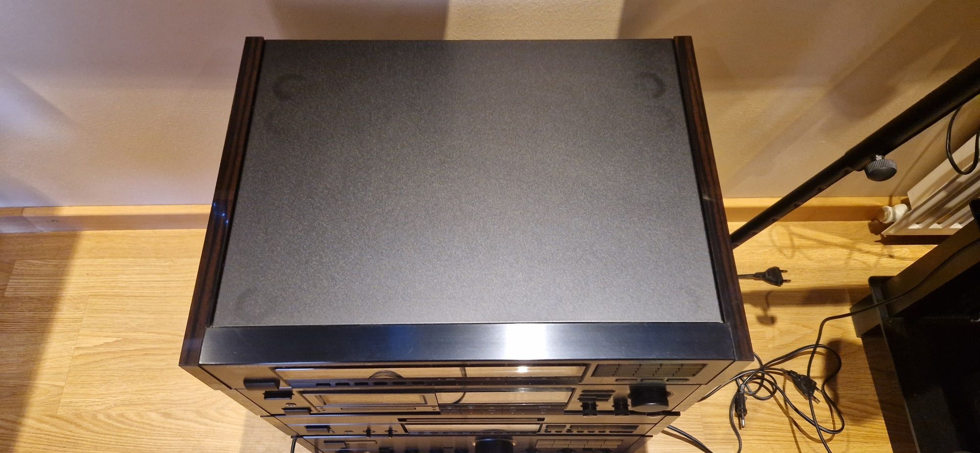 Onkyo Integra R1
