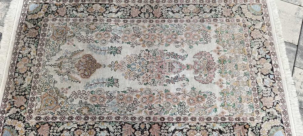 Jedwabny dywan ręcznie tkany 149 x 84 cm perski