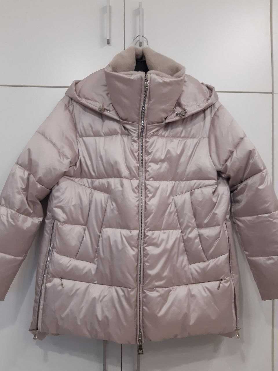 Зимова куртка з хутряним коміром