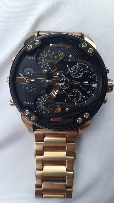 Duży piękny złoty zegarek Diesel