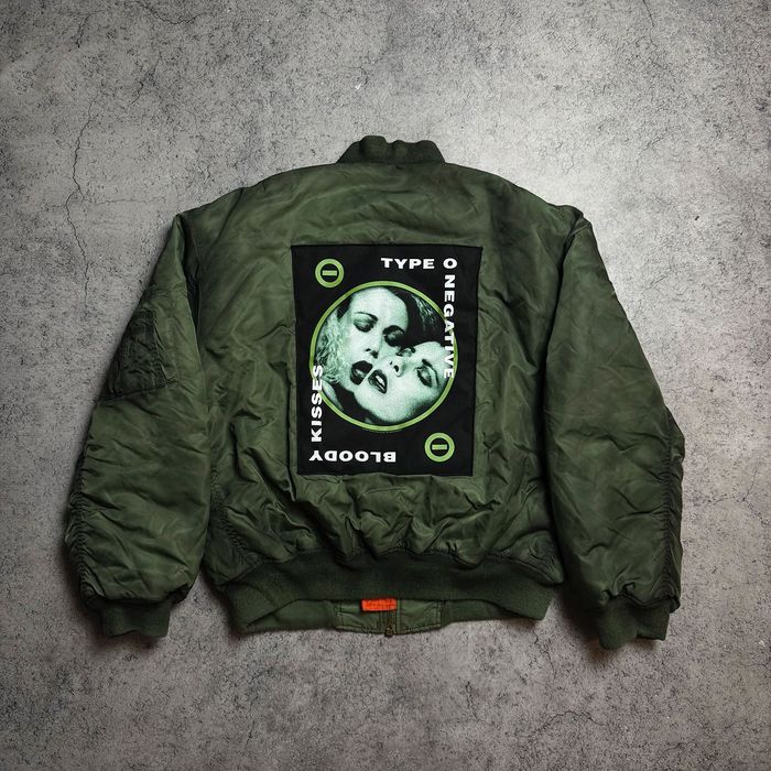 Alpha Industries Бомбери з нашивками Schott MA1