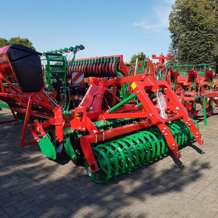 Agro-Masz AT30  Agregat talerzowy AT30 3m AGRO-MASZ, z hydropakiem, wał daszkowy