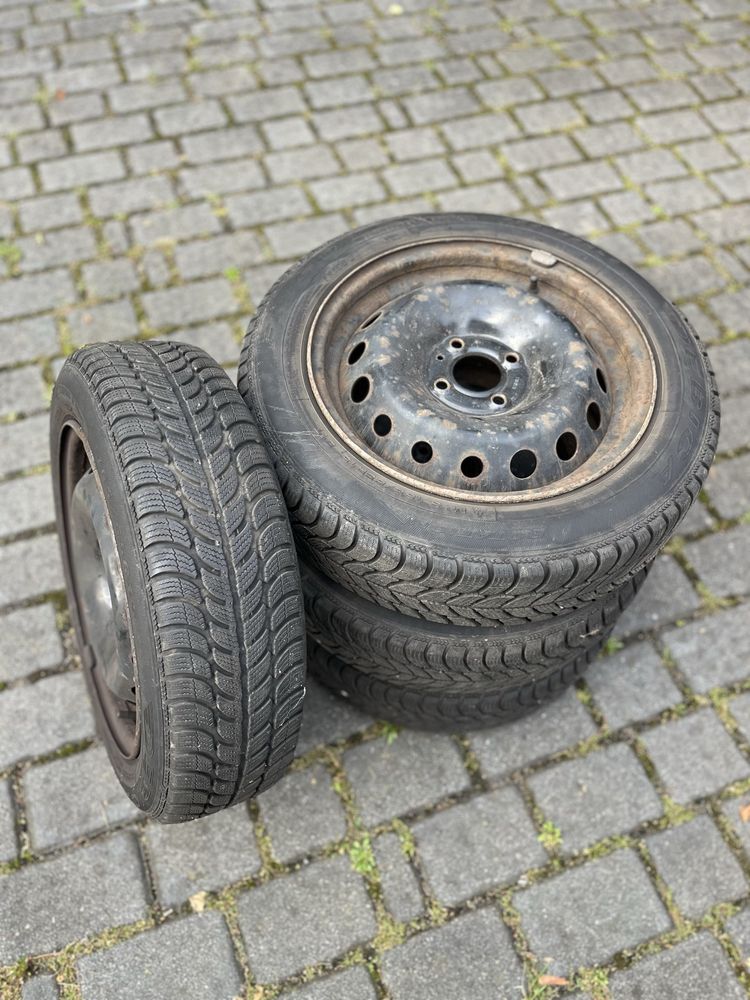 Opony zimowe Dębica 165/65 R15 na felgach stalowych - komplet 4 sztuk