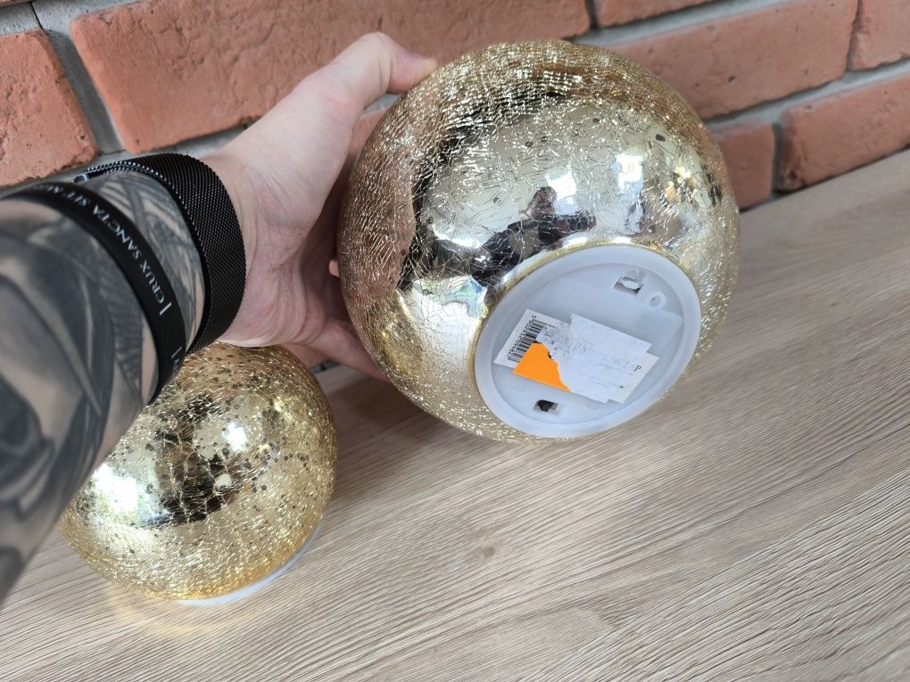 Dwie lampy złote kule