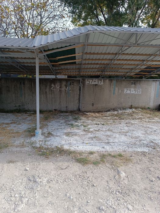 Продам накрите паркомісце на автостоянці в Хортицькому районі.