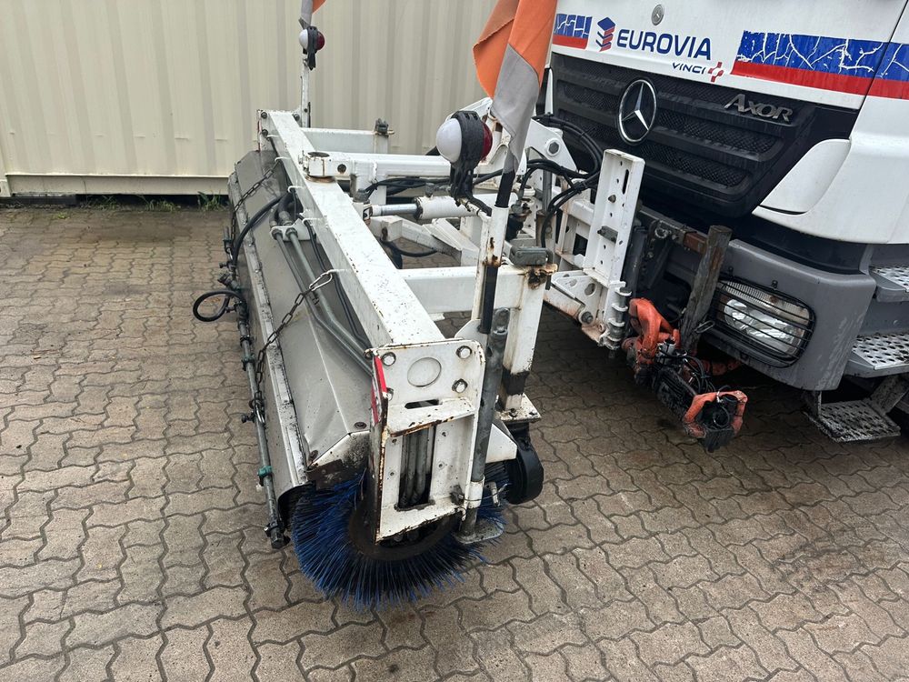 Skrapiarkia do asfaltu emulsji Bitumicznej Mercedes Axor 1829
