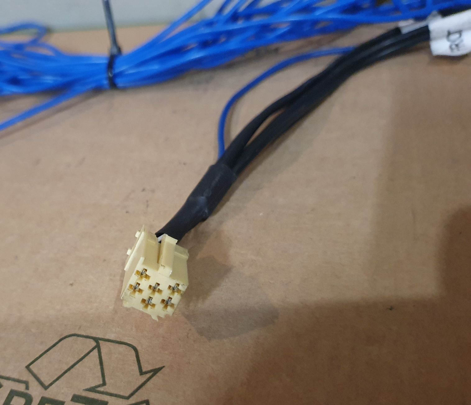 mini ISO > 4xRCA + przewód Remote