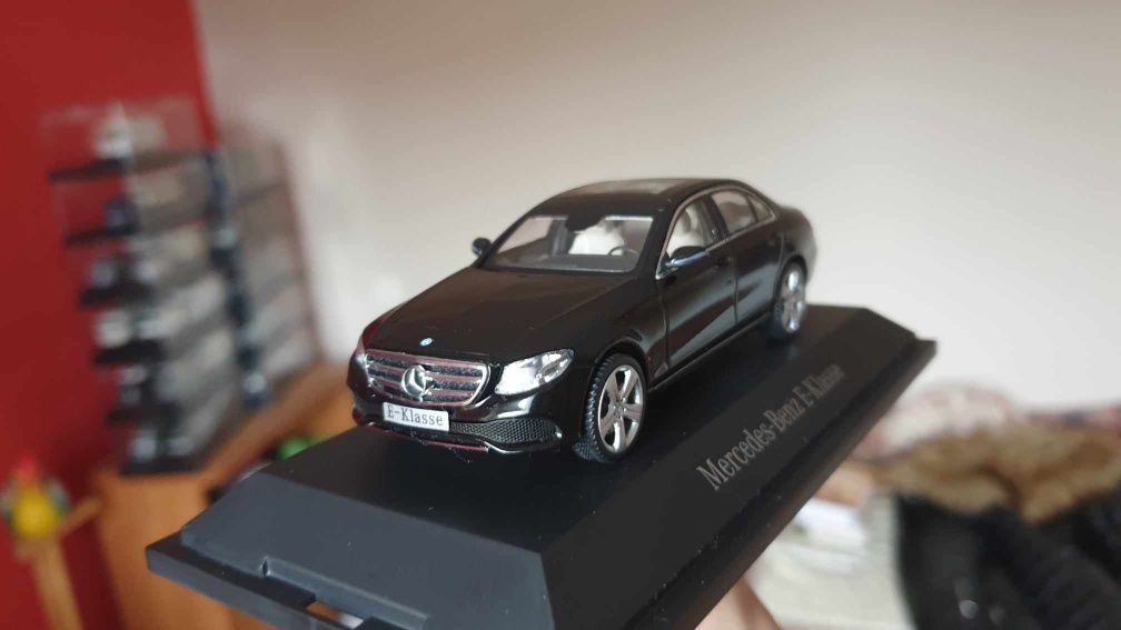 Mercedes E w213 1:43 iScale