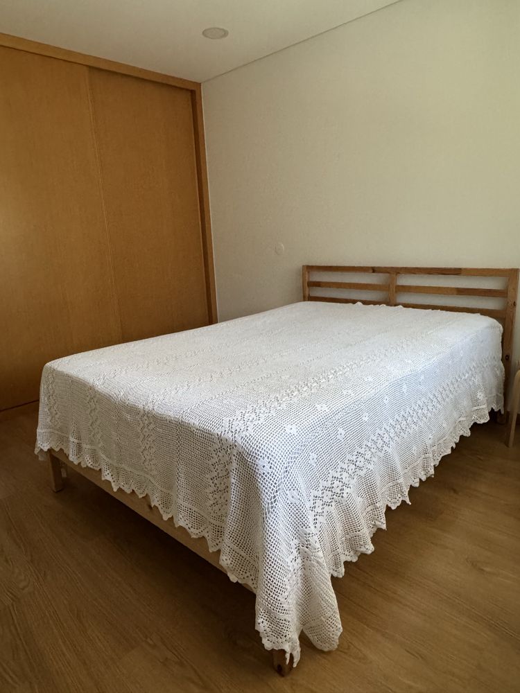 Colcha em renda feita à mão - cama de casal