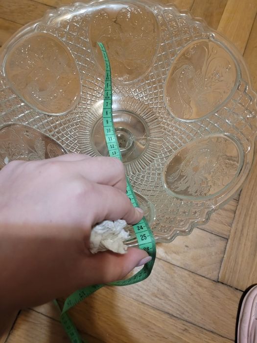 Owocarka patera na nodze medaliony