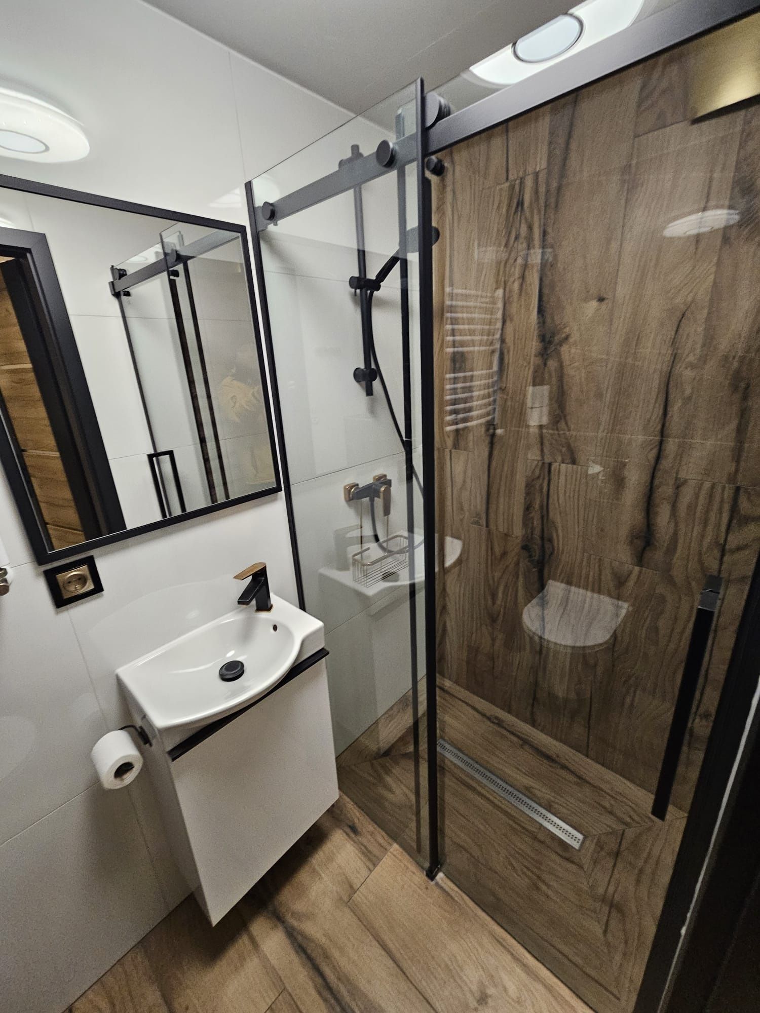 Pokój apartament 3 osóbowy nad morzem/ 100 m do plaży/ parking/ WiFi
