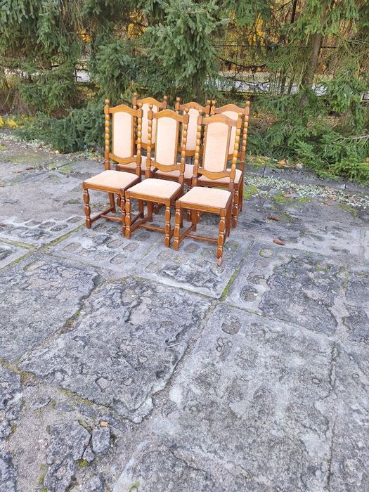 Krzesła dębowe wyściełane