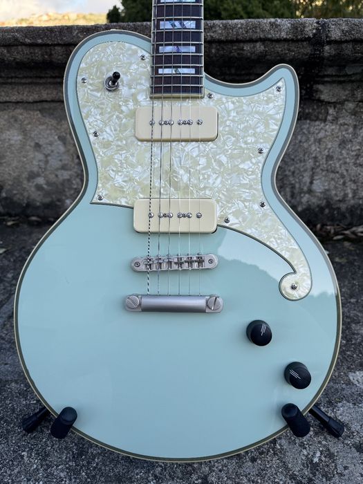 D'Angelico Atlantic Deluxe LTD