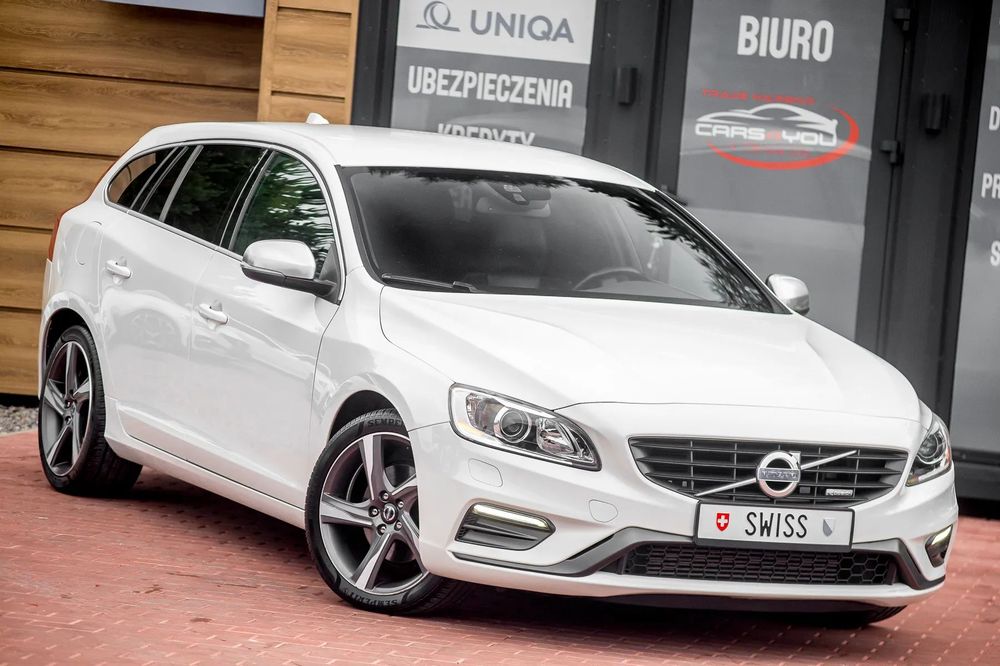 Volvo V60 2,0 D R-Design Xenon Nawigacja Tempomat Podgrzewane Fotele