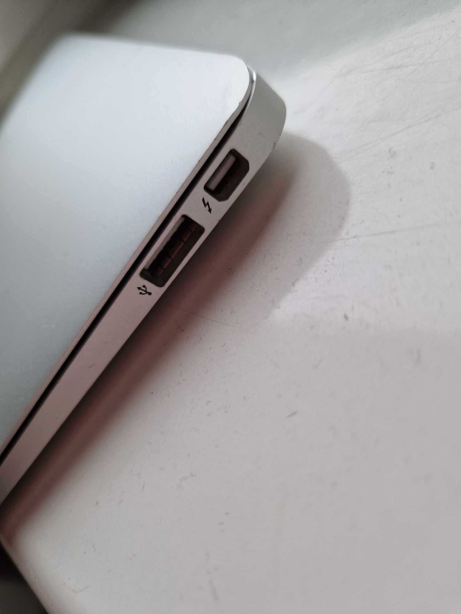 MacBook Air (11-calowy, początek 2014 r.) Stan Bardzo Dobry